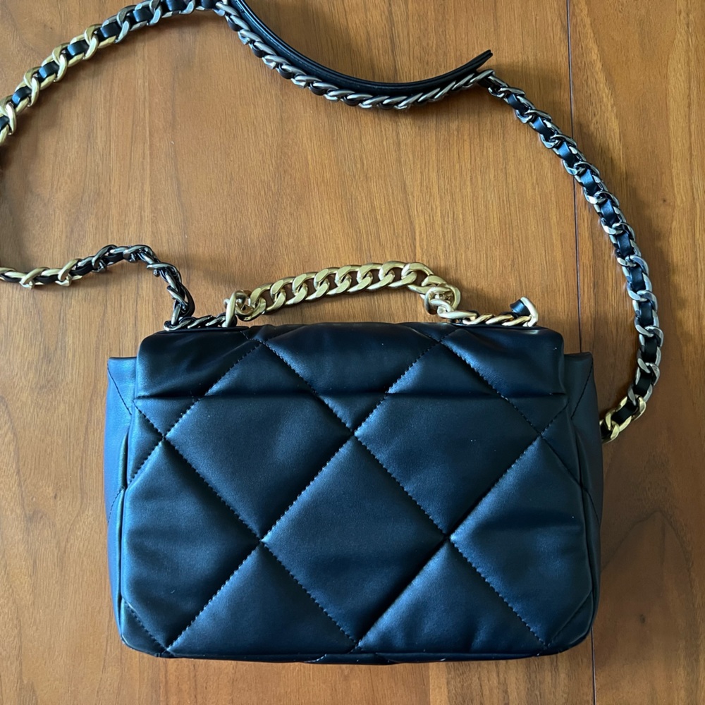 Black Flap 19 bag